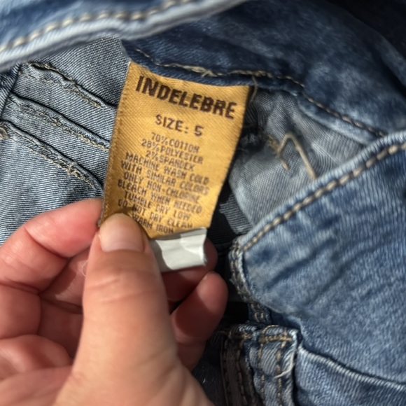 High Rise Blue Jeans with Vintage-Inspired Fade - Picture 2 of 3